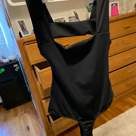 Black Open back Bodysuit - Picture 3 of 4